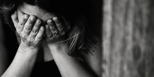 Fata de 14 ani violata foto pexels.com