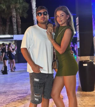 Cei doi soți au fost fascinați de Ibiza
